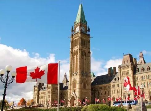 加拿大移民是入籍好，还是不入籍好？